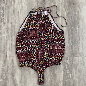 BCBG generation keyhole bodysuit floral print